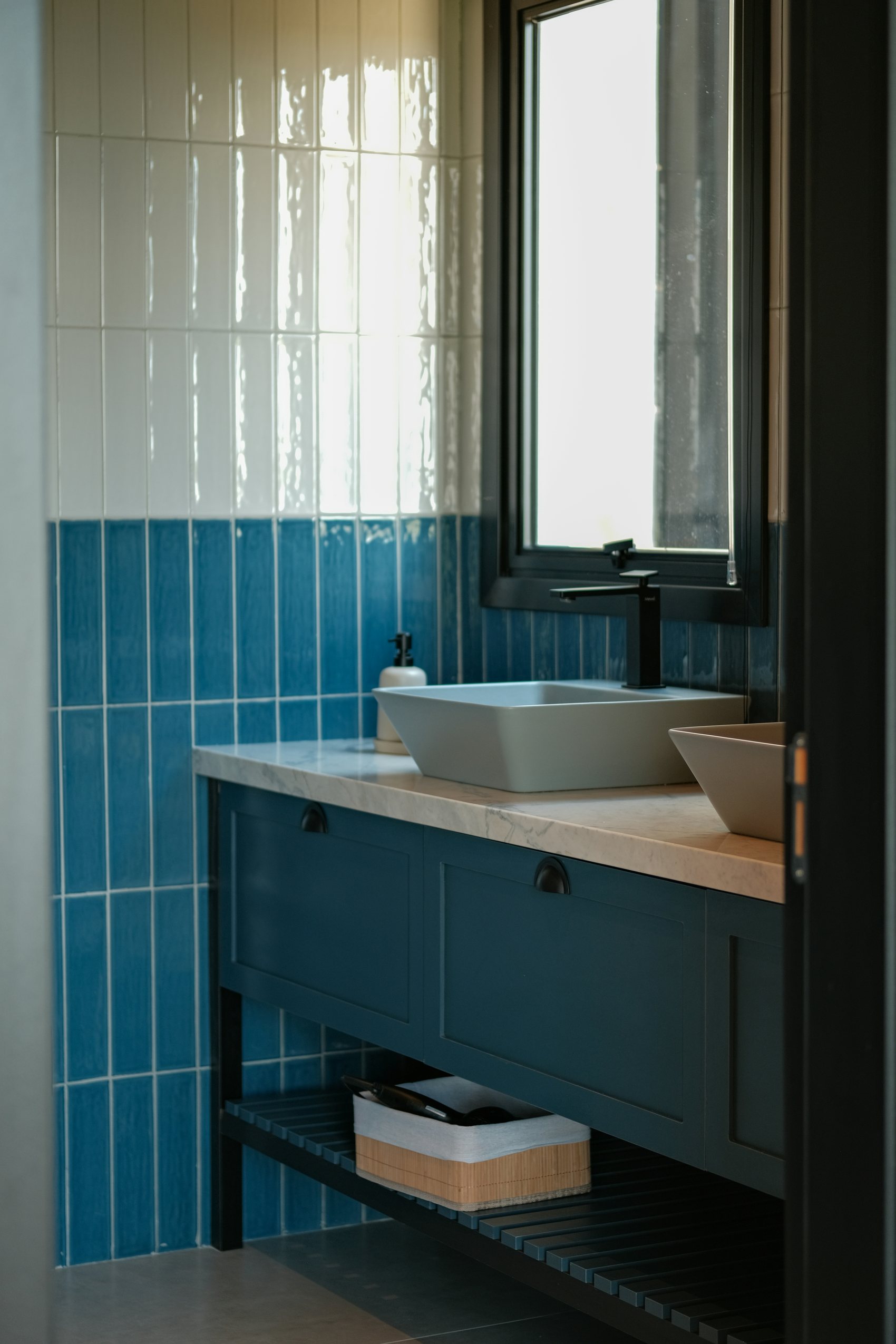 Baño con revestimiento artesanal Marita Cardini
